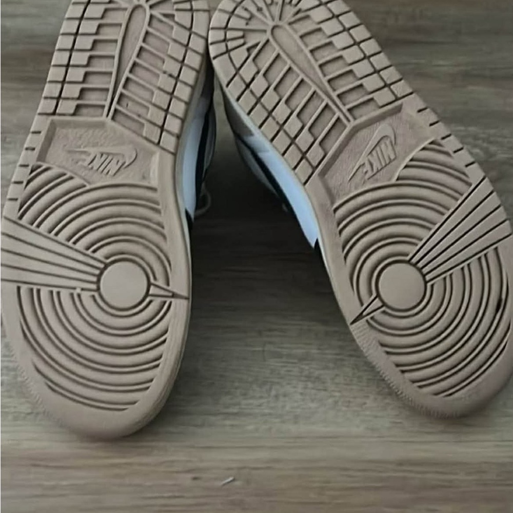 Nike Men's Black and White Sneakers with Tan Soles